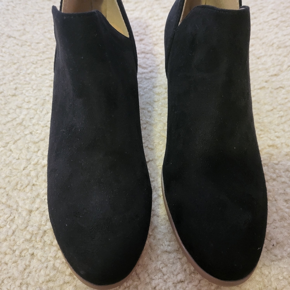 Black booties With Gold Zipper